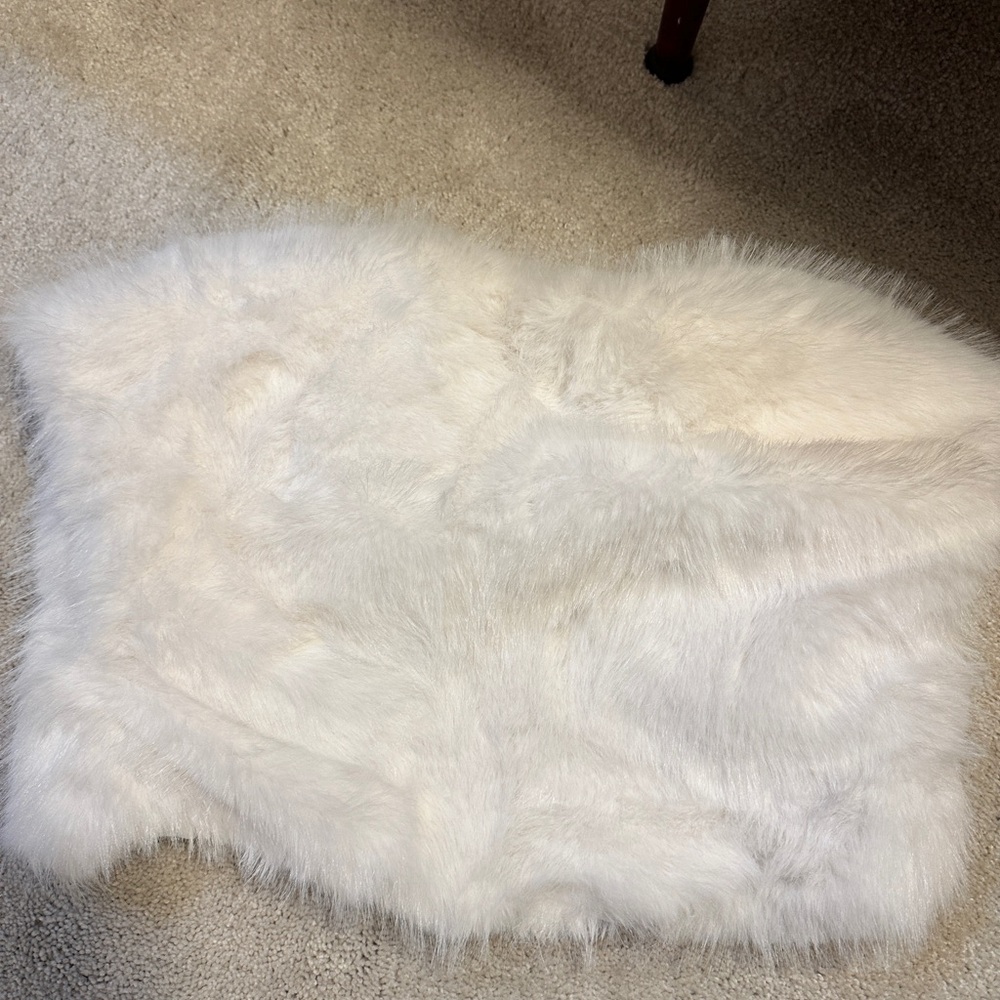 White Faux Fur shrug jacket - Picture 2 of 3